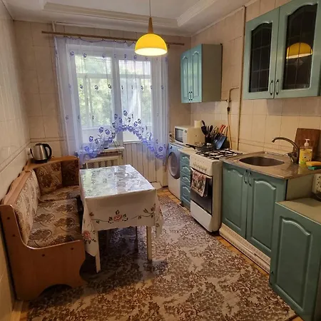 Apartment 3-комнатная бочарова 43