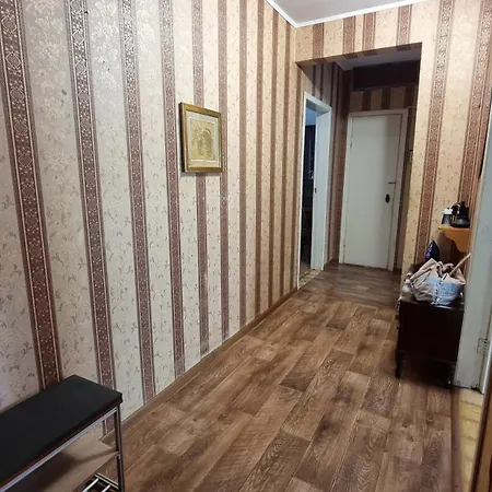 3-комнатная бочарова 43 Apartment *